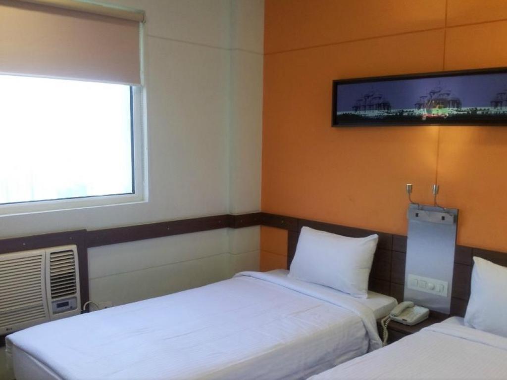 Faridabad Hotel Bagian luar foto